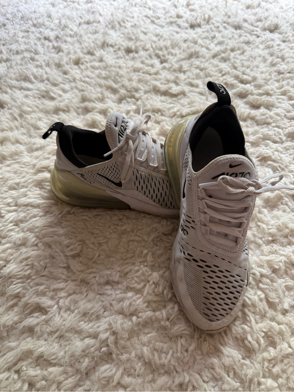 Nike White and Black Air Max 270 Trainers with Air Sole